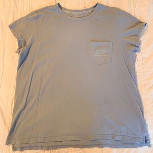 light blue vineyard vines tee